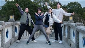 小鐘（左起）、丁寧、盧以恩、宋偉恩一起出外景。（圖／台灣大哥大MyVideo提供）