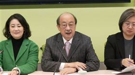 民進黨立法院黨團總召柯建銘今（26）日和黨團幹事長吳思瑤、書記長陳培瑜召開「大靜思、大懺悔、大贖罪、大功德、大分享」記者會。