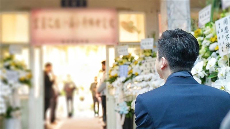 氣爆女樓管是「方粉」鄭朝方曝最後合影