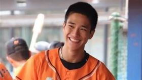 網友被張皓崴這張微笑照迷暈（圖／翻攝張皓崴IG）