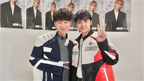 田亞霍（右）跟小賴合照。（圖／民視提供）