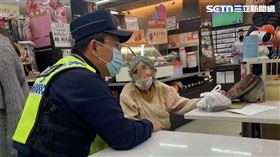 老婦走了41公里要找朋友洗澡，卻找不到住所。（圖／翻攝畫面）