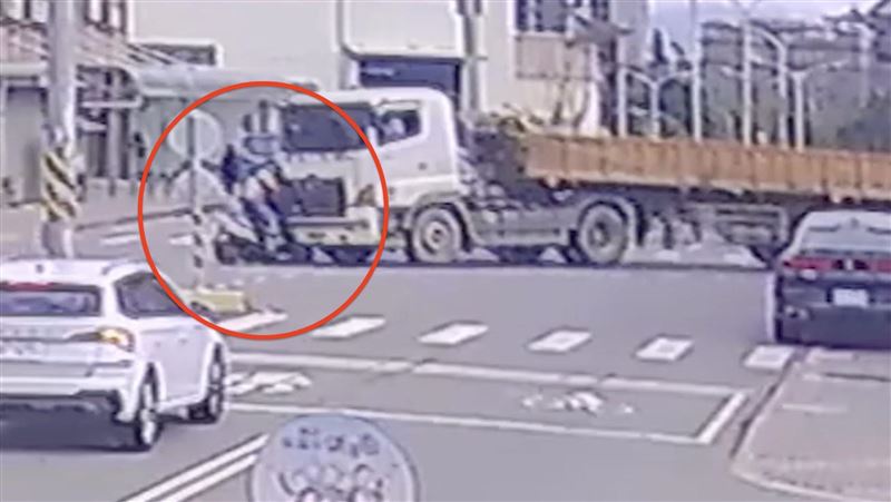 砂石車正面撞擊甩尾　夫妻雙載噴飛1死1傷