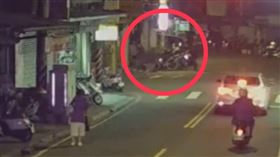 廖男守株待兔，成功揪出惡劣的刮車李男。（圖／翻攝畫面）