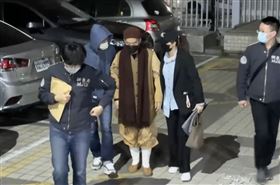 ▲林岱樺涉詐助理費案，通法寺住持釋煌智二度被傳喚，移送雄檢複訊。（圖／翻攝畫面）