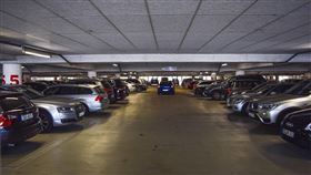 ▲地下室,室內停車場,停車位（圖／翻攝自Pixabay）