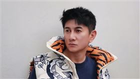 吳奇隆將重啟30多年前的節目《八千里路雲和月》。（圖／翻攝自吳奇隆微博）