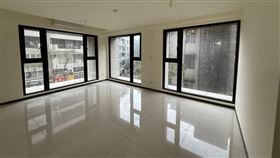 財政局表示，本案標的鄰近臺北車站，周遭生活機能良好，屬黃金地段中相當稀缺的大坪數住宅產品。（圖／翻攝自北市府網站）