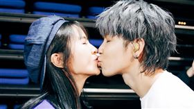 鼓鼓去年三月浪漫求婚大元成功。（圖／相信音樂提供）