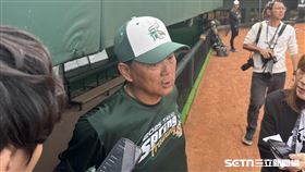 ▲台鋼雄鷹總教練洪一中。（圖／記者黃耿誼攝影）