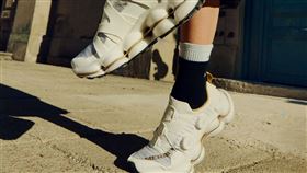 MERRELL推出SpeedARC Surge BOA健行鞋。（圖／品牌業者提供）