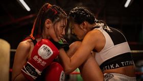 《臨時決鬥》王丹妮和周秀娜、梁詠琪。（圖／華映提供）