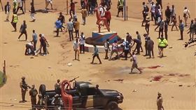 剛果民主共和國叛軍組織「3月23日運動」（M23）集會發生爆炸。（圖／美聯社／達志影像）