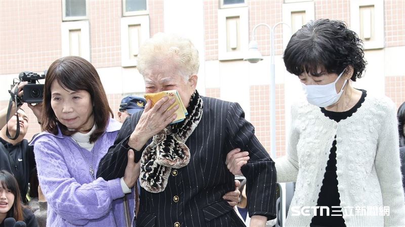 柯媽哭：柯爸常問柯文哲在哪　黃國昌鼻酸