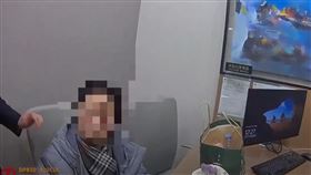 阮姓婦人稱與梁朝偉有婚約，前往銀行要匯款17萬遭警方勸阻。（圖／翻攝畫面）