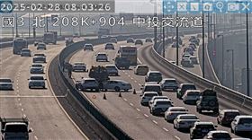 國3南向209公里處發生2輛小客車追撞事故，占用內、中線車道（圖／高公局提供）