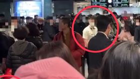 現場人潮擁擠，甚至出現站務員與乘客發生口角的狀況。（圖／翻攝畫面）