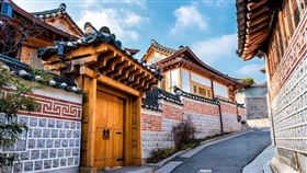 ▲北村韓屋村至今依然有人居住，拍照打卡時，請注意音量，千萬別打擾到當地的住戶喔！(圖／五福旅遊提供)