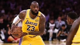 詹姆斯（LeBron James）飆出33分率領湖人主場擊敗灰狼。（圖／翻攝自湖人官方X）