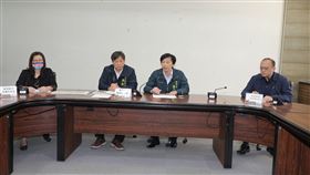 台南市府說明國中生去世疑雲台南市1名國中學生去世，疑在學校遭霸凌及餵毒，家長在臉書揭露此事，掀起議論，台南市副市長葉澤山（右2）等人28日召開記者會說明。（台南市政府提供）中央社記者張榮祥台南傳真 114年2月28日