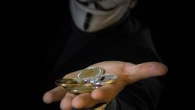 虛擬貨幣被駭客盜走的事件愈來愈多，顯示資安危機。（圖／Pixabay）