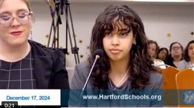 康州有一名文盲高中畢業生控訴，雖然獲得高中的畢業文憑，並被康州大學哈特福德分校錄取，但她仍有讀寫障礙。（圖／翻攝自X）