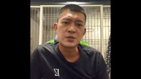 網紅鳳梨（吳泓逸）/臉書