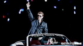 ▲火腿交流賽，監督新庄剛志搭乘敞篷保時捷進場。（圖／記者劉彥池攝影）