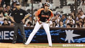 ▲火腿交流賽，統一獅換上陳傑憲代跑。（圖／記者劉彥池攝影）