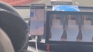 運將開車看低俗片遭女投訴　業者：別計較