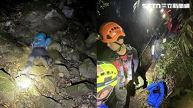 妻子二次摔落山谷，造成全身多處傷，送醫後仍不治。（圖／翻攝畫面）