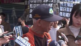 罷免王鴻薇民團「山除薇害」請民眾簽署意向書，陳姓志工受訪