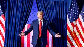 美國總統川普下令啟動新的貿易調查，有可能對木材進口加徵更多關稅。（圖／翻攝自川普臉書）