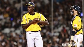 ▲火腿交流賽，中信兄弟先發投手德保拉單局挨2轟失7分退場。（圖／記者劉彥池攝影）