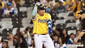 ▲火腿交流賽，中信兄弟左外野手曾頌恩連2打席敲安。（圖／記者劉彥池攝影）