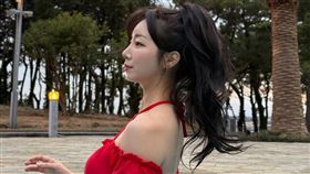 安芝儇辣穿泳裝。（圖／翻攝自安芝儇IG）