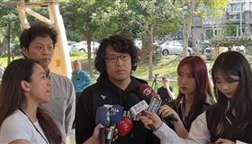 民進黨立委沈伯洋今（2）日出席罷免桃園立委涂權吉團隊在楊梅柚子公園舉辦「公民護台、涂進二階」活動。