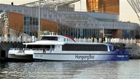 韓國首爾市規劃新型態大眾交通「漢江水上巴士」，這些水上巴士日前已抵達漢江，目標今年上半年正式運行。（圖／翻攝自
Seoul Government Ｘ）