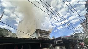 台北市文山區興隆路三段304巷5弄內平房發生火警。（圖／翻攝畫面）