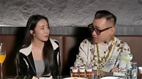  飯局妹Nico（左）與蹦闆談論飯局妹的行業秘辛。（圖／翻攝自YouTube）