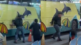 轎車違停擋道！客運司機「按喇叭」被打趴