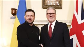 英國首相施凱爾1日與烏克蘭總統澤倫斯基會晤英國首相施凱爾（右）1日與烏克蘭總統澤倫斯基（左）在倫敦唐寧街首相官邸會晤。（英國首相府提供）中央社記者陳韻聿倫敦傳真  114年3月2日
