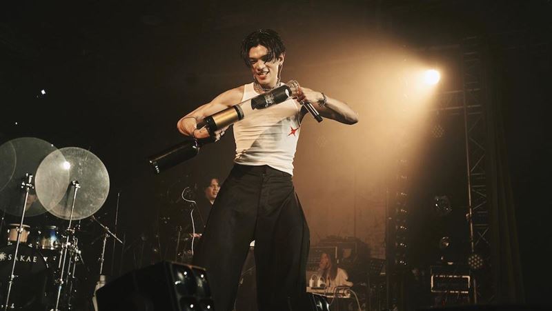 歌迷事前要簽切結書　男星露點開唱破尺度