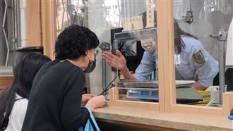 柯文哲腰痛　陳佩琪會客欲送痠痛貼布