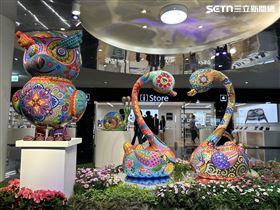 藝術大師洪易「抱抱春彩」中友百貨展出中（圖／翻攝畫面）