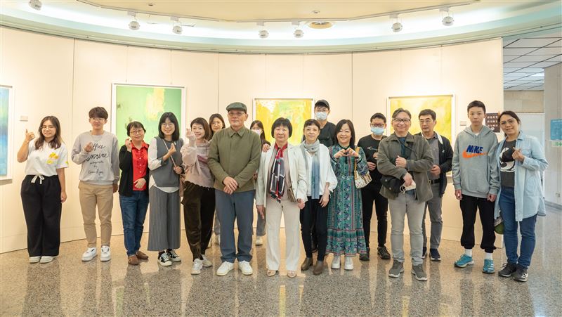 詩與畫的共舞　愛瑪蓮個展就在高醫大