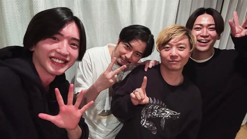 歷代金田一合體！堂本剛與松本潤嗨喝臉紅