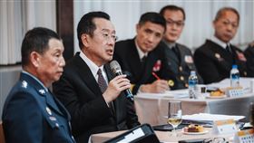 國防部長顧立雄與媒體聯誼茶敘。（圖／軍聞社提供)