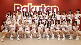 天女孩年年推出熱賣長銷的桌曆，本刊接獲爆料去年10月29日至11月17日預購共35款的「2025Rakuten Girls明信片桌曆」，至今仍未與女孩們結清款項。（圖／翻攝自Rakuten Girls臉書）