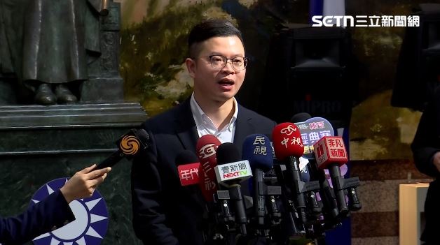 凌濤口中「金牌律師」是他！徐巧芯也愛用